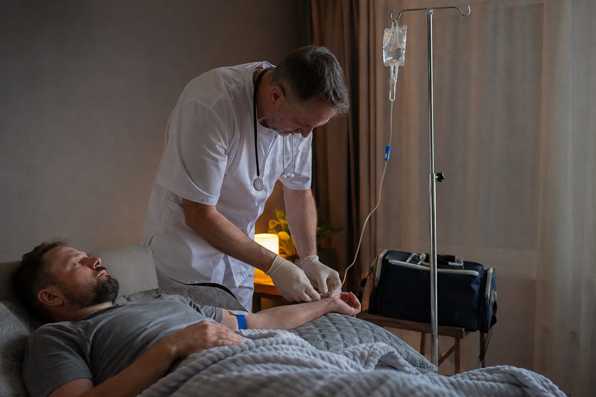 Врач оказывает наркологическую помощь на дому