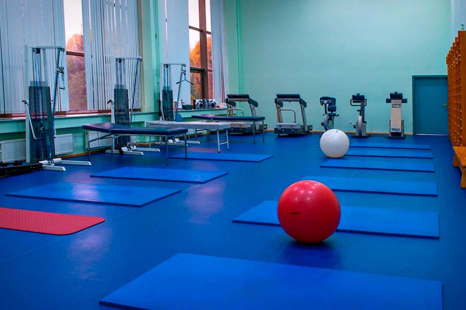 Тренажеры в спортзале